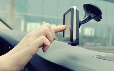 Navi: Wie sieht das während der Fahrt mit der Bedienung aus — legal oder strafbar?